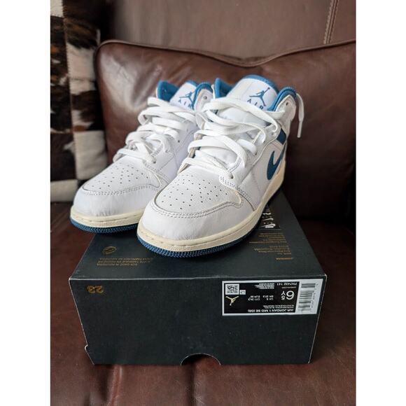 Big Kid's Jordan 1 Mid SE White/Industrial Blue-Sail (FN7432 141) SIZE: 6.5 - Picture 2 of 5